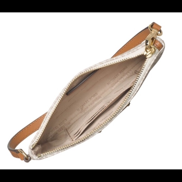 Michael Kors wristlet - Picture 2 of 2